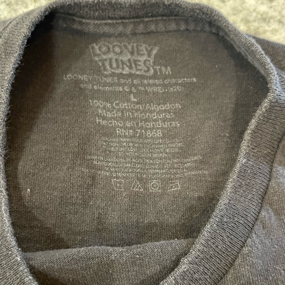 ⭐️Warner Bros. Black Looney Tunes Short Sleeve Tee - Picture 3 of 3